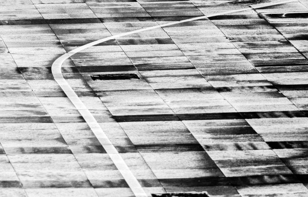 “雨後彎 Swoosh after the rain” / 香港體育建築形之界 Hong Kong Sports Architecture Forms Division / SML.20130331.7D.37298.BW (cropped), © See-ming Lee